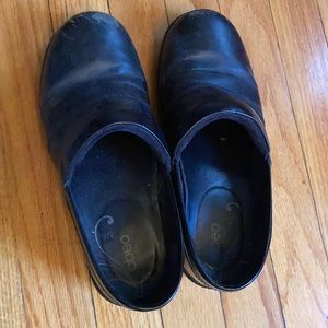 Walking Company ABEO slip resistant leather clogs